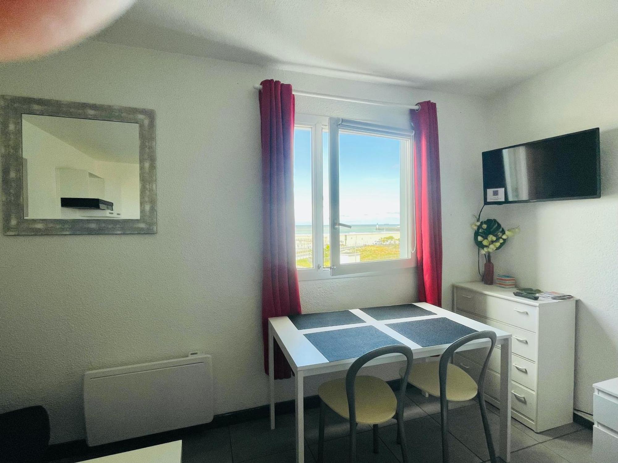 Au Rythme Des Ferrys Apartment Calais Ngoại thất bức ảnh