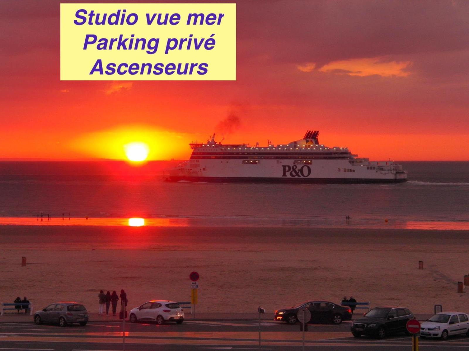 Au Rythme Des Ferrys Apartment Calais Ngoại thất bức ảnh